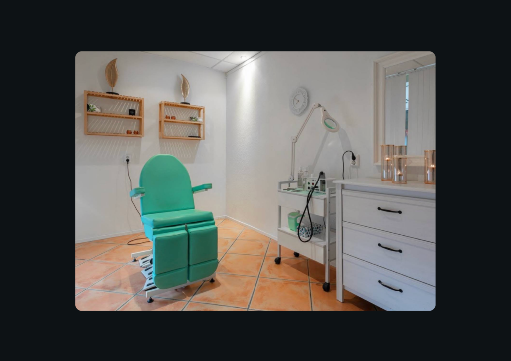 PURE HEALTH & BEAUTY